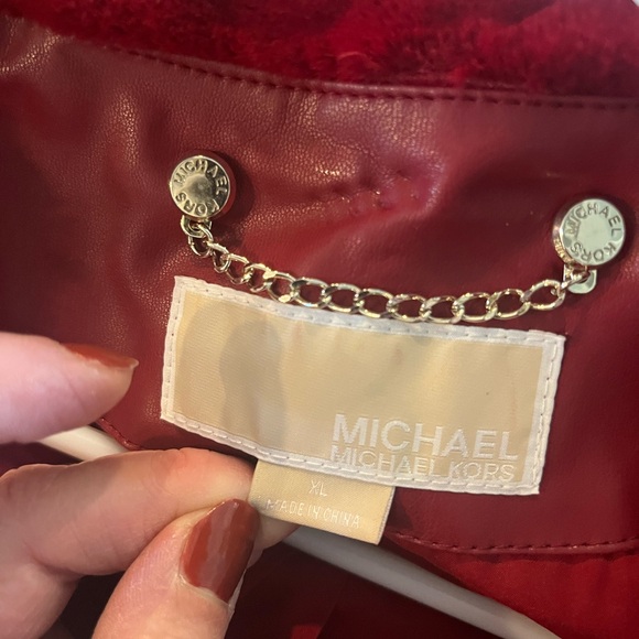 This adorable coat will get you alot of compliments! Get it for Valentine’s Day! - Picture 2 of 2